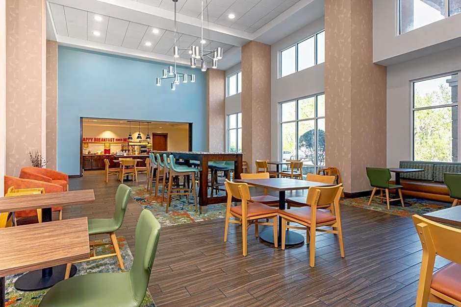 Hampton Inn By Hilton & Suites Deland