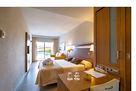 JUNIOR SUITE SEA VIEW 3 ADULTS + 1 CHILD