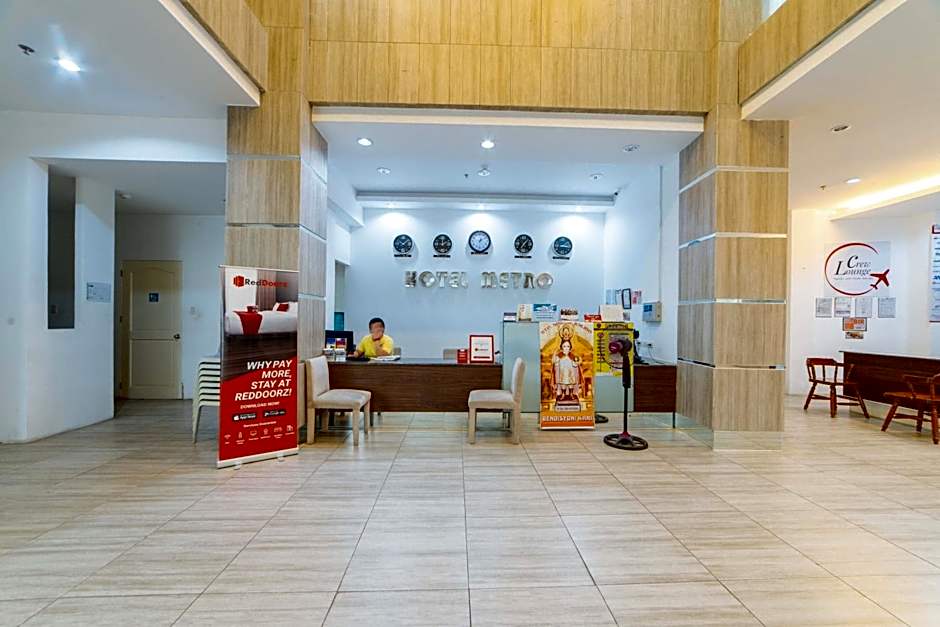 RedDoorz Plus near Gaisano Mall Kalibo - Vaccinated Staff