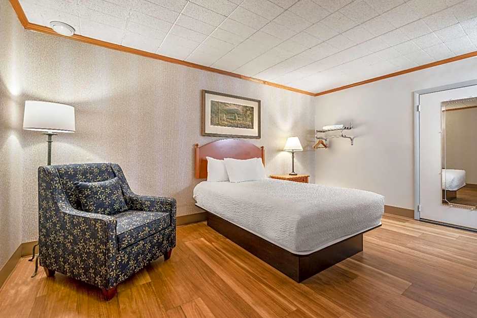 Ramada Hotel & Conference Center by Wyndham State College 