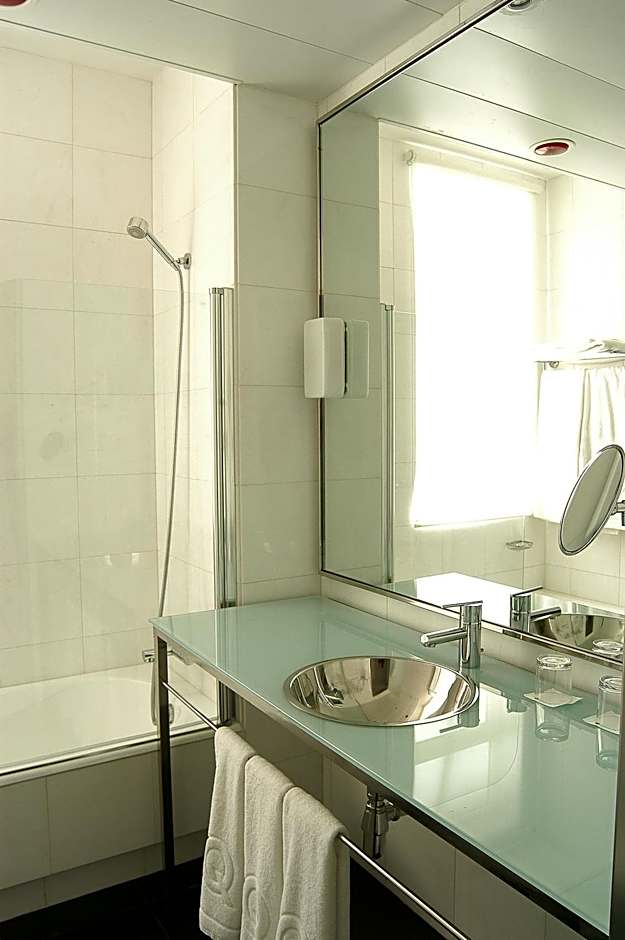 Quatro Puerta Del Sol