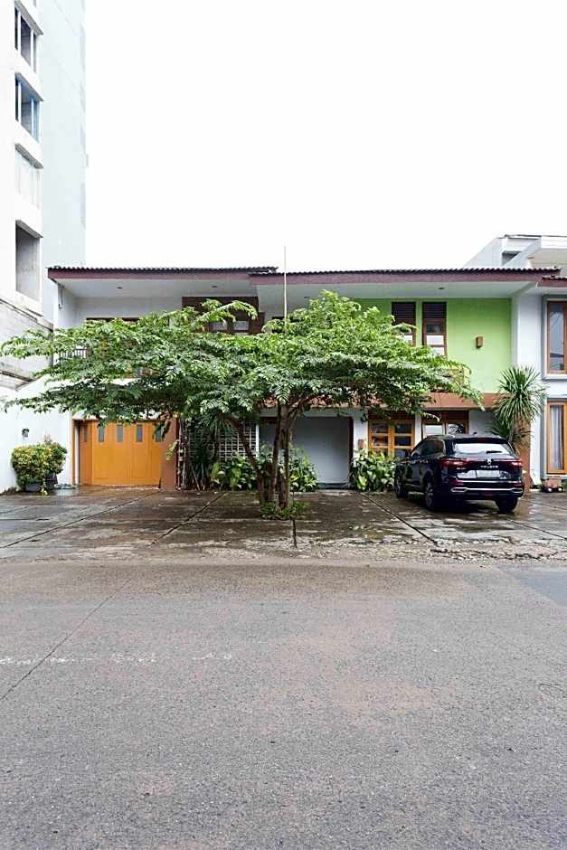 RedDoorz Plus near Cilandak Town Square 2