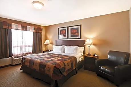 Queen Suite with Fireplace