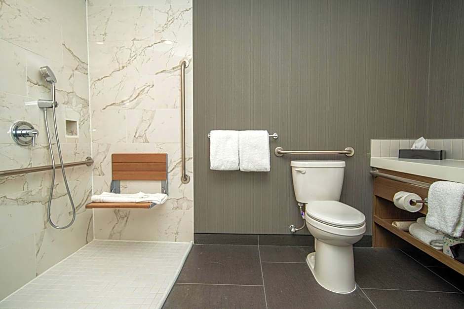 Sandman Signature Ottawa Airport Hotel