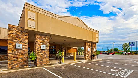 Crossroads Hotel & Event Center