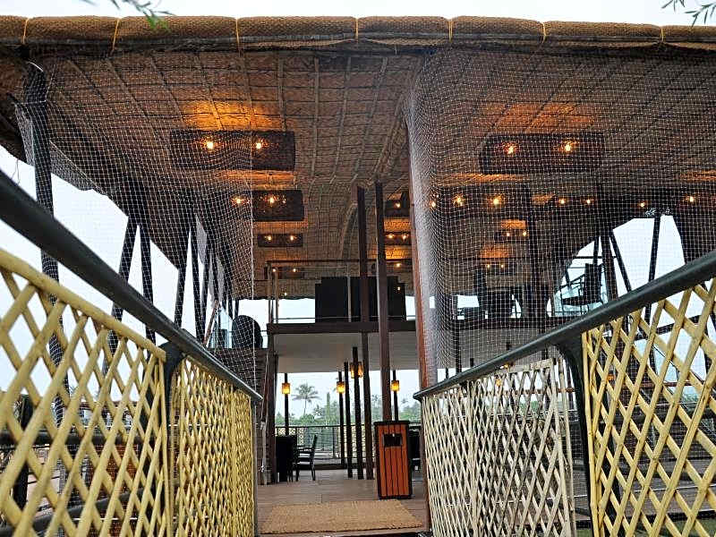 Aquatic Island by Poppys, Cochin