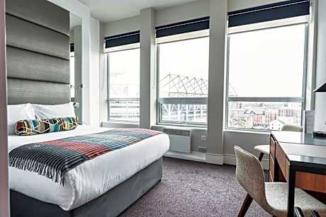 Standard Room, 1 King Bed, Stadium View