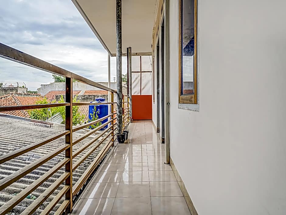 SPOT ON 91186 Losmen Yanti