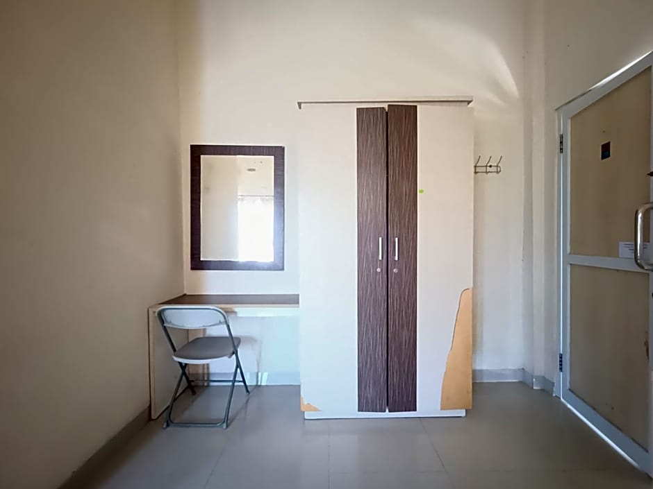 RedDoorz Syariah near Rumah Sakit Umum Wisata UIT