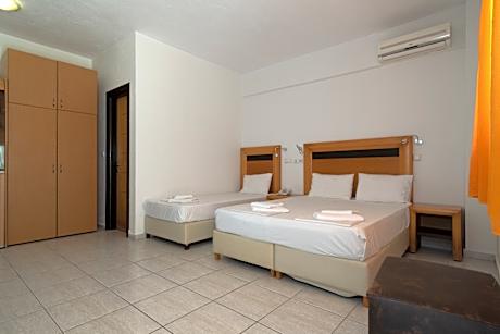 Premium Triple Pool &  Garden View ground floor