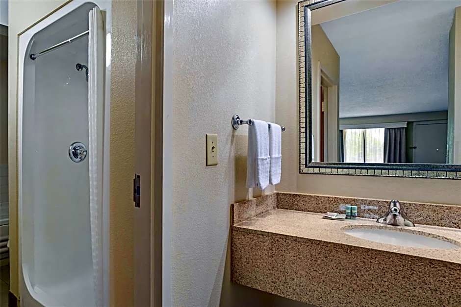 Best Western Inn & Suites Monroe