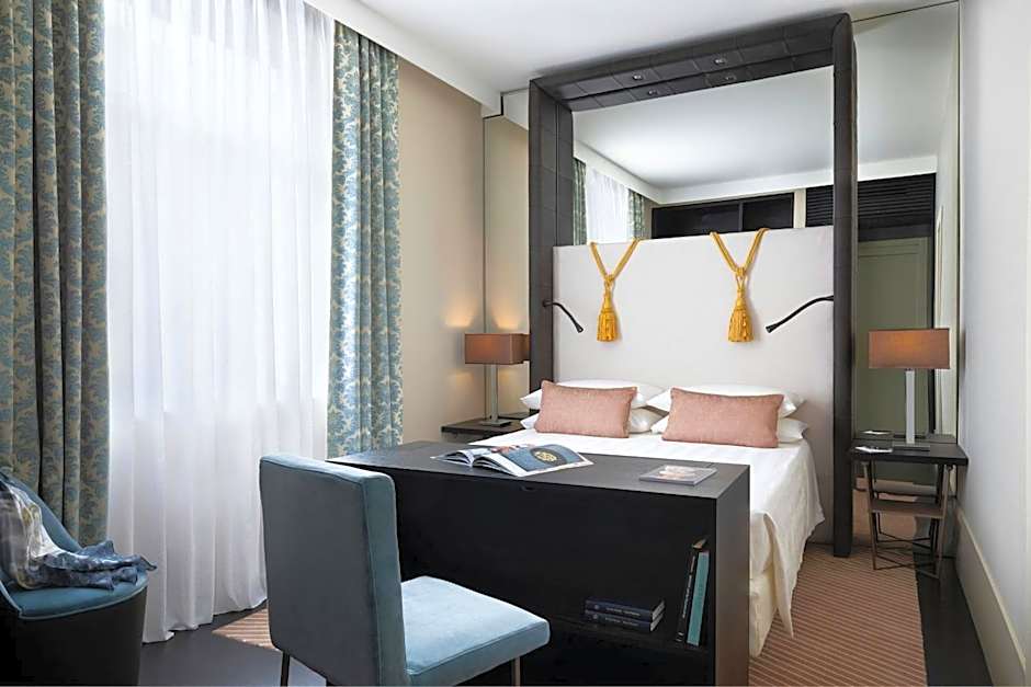 Photo 1 of 4 of Superior 1 Queen Bed, Partial View