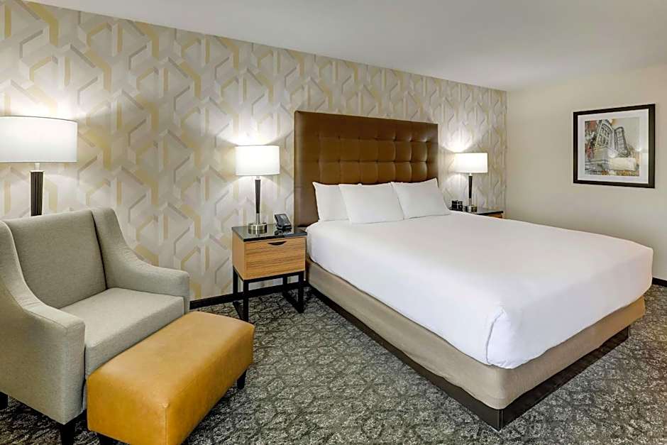 Drury Inn & Suites Birmingham Lakeshore Drive