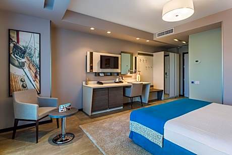 Superior Double Room with Spa Bath and Lake View without Balcony