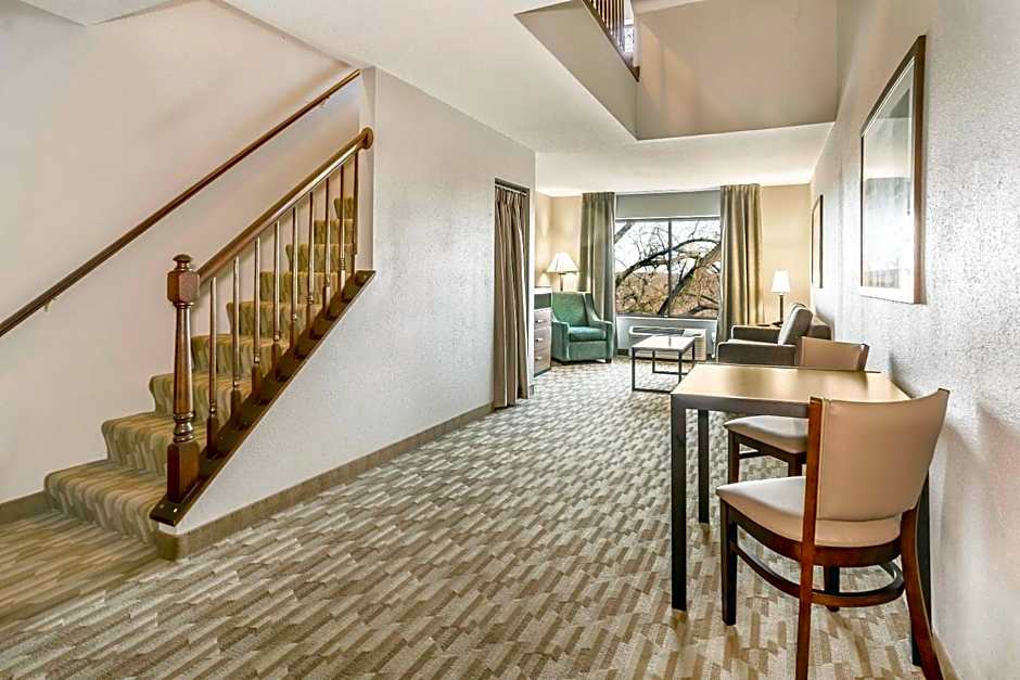 Riverview Inn & Suites, an Ascend Collection Hotel