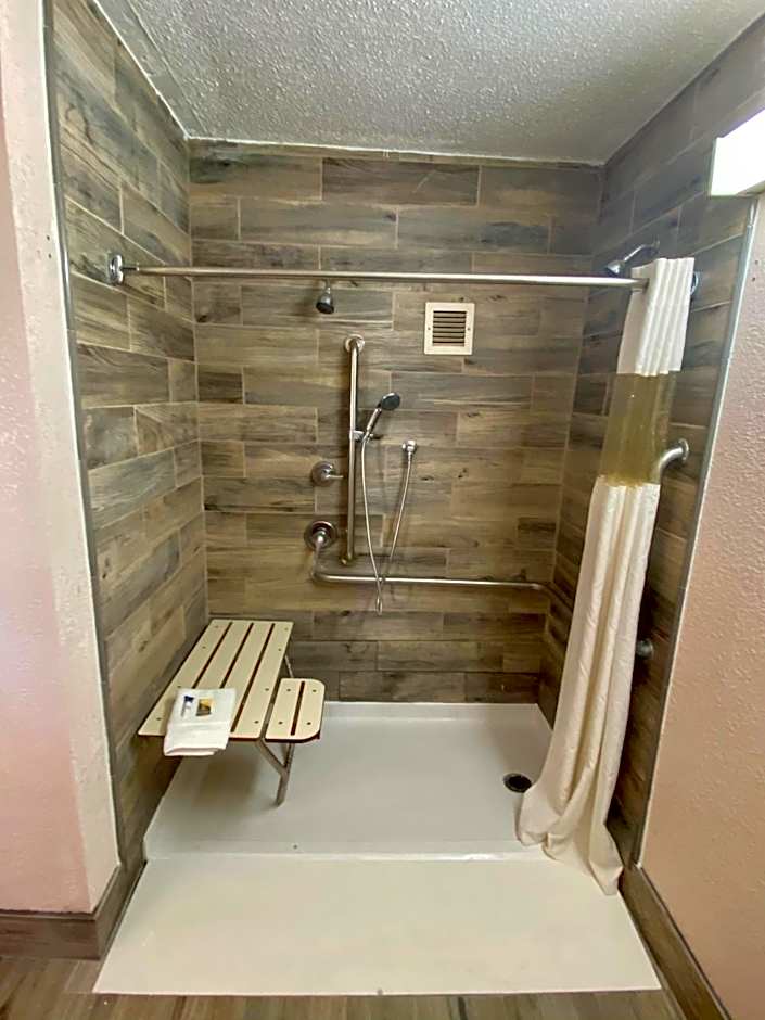 Motel 6 Marianna, FL