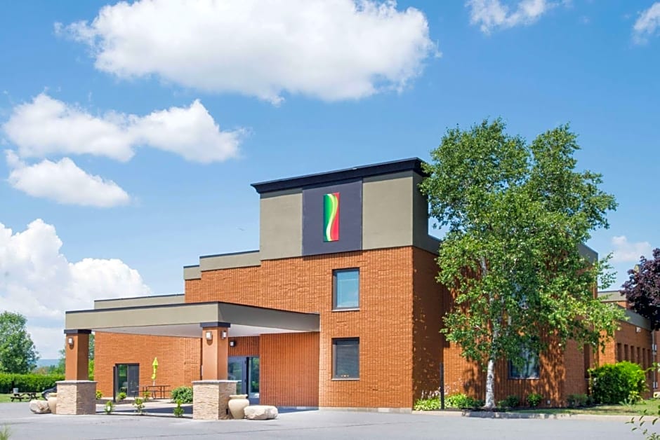 Super 8 by Wyndham Plattsburgh