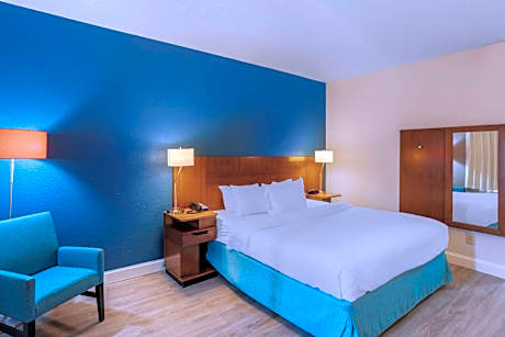 King Room with Roll-In Shower - Accessible/Non Smoking