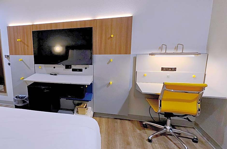 Microtel Inn & Suites by Wyndham Tulsa  Catoosa/Route 66