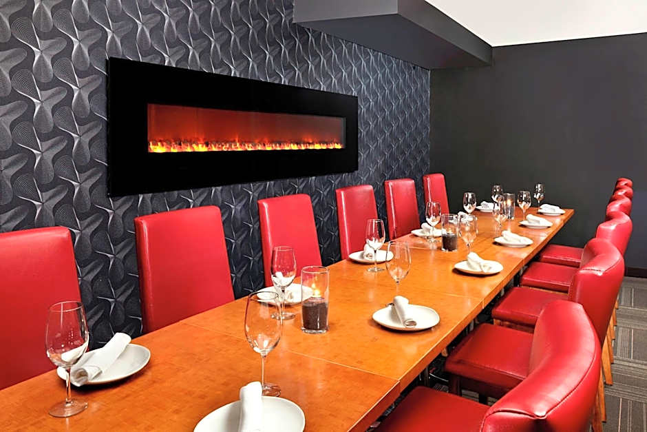 Four Points By Sheraton Hotel & Suites Calgary West
