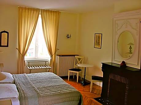 Gîte-Au fil de l'Eau-Salle de bain privée séparée-Vue sur Parc