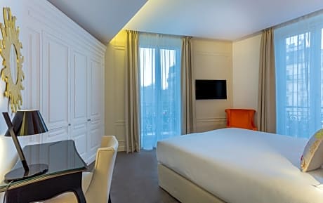 Double Room Comtesse - Eiffel Tower Front View