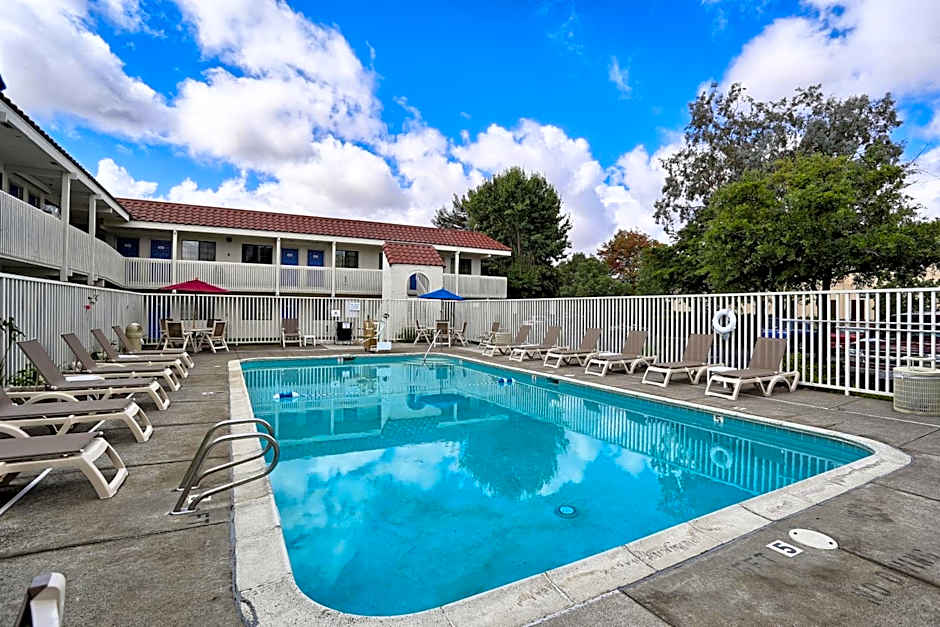 Super 8 by Wyndham Petaluma