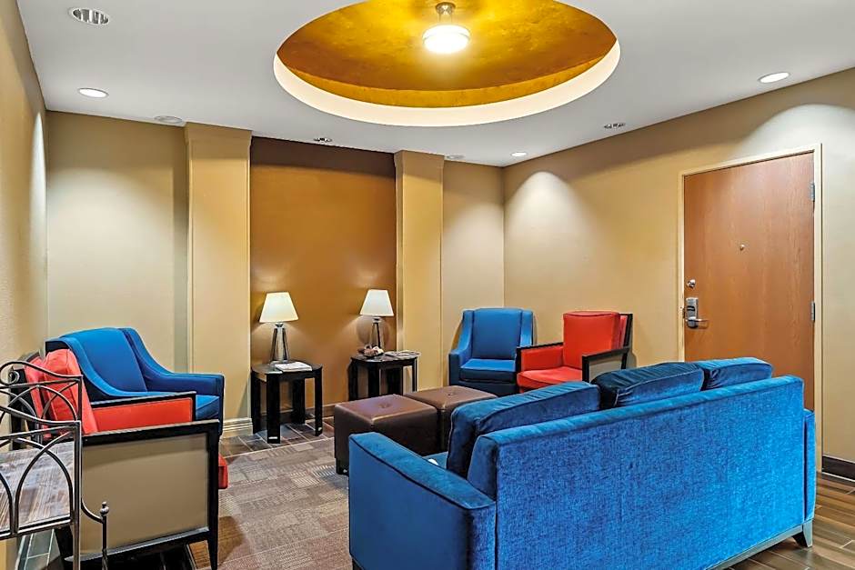 Comfort Inn & Suites Donna near I-2