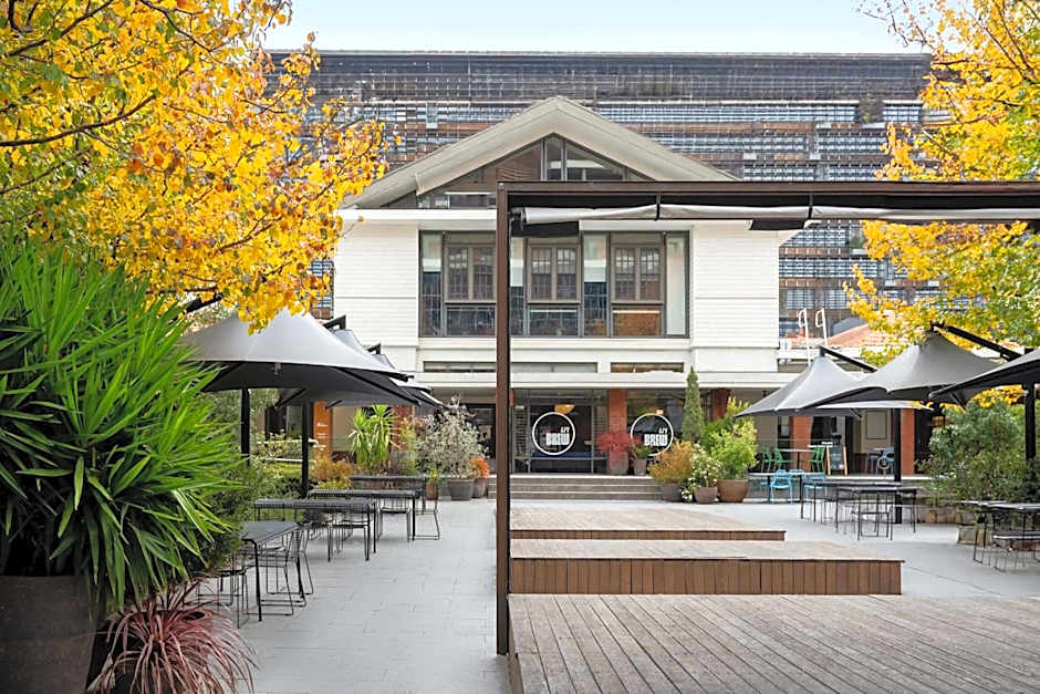 Peppers Gallery Hotel