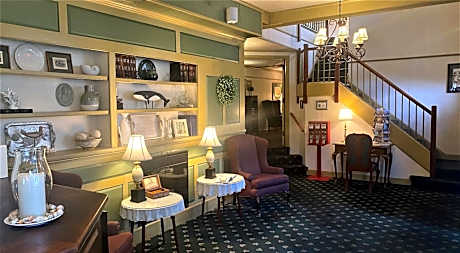 Lamies Inn & The Old Salt Tavern