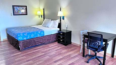 Standard Queen Room