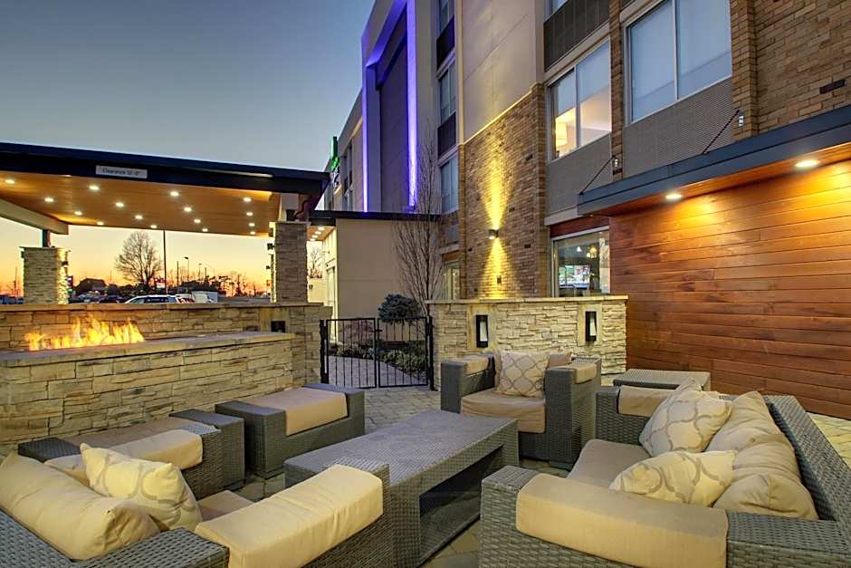 Holiday Inn Express & Suites Wapakoneta By IHG