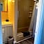 Claddagh Motel & Suites