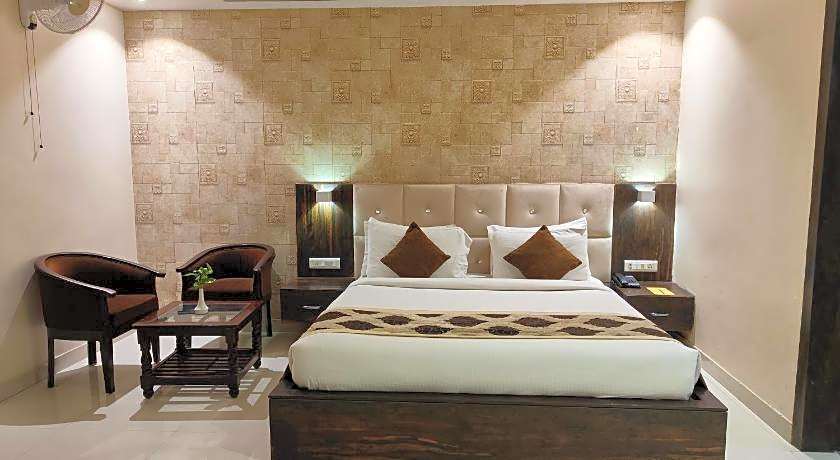 Pinnacle by Click Hotels, Lucknow