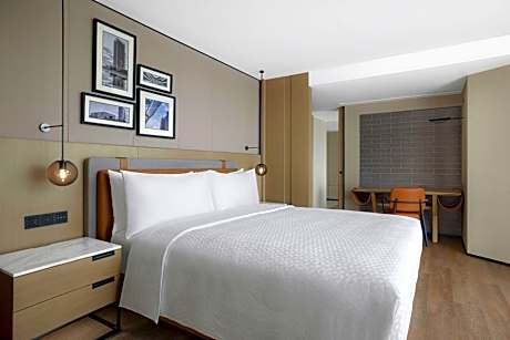 Ambassador Suite, Suite, 1 King, City view