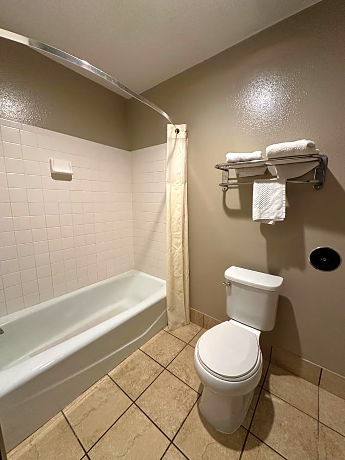 Rodeway Inn & Suites Madison East