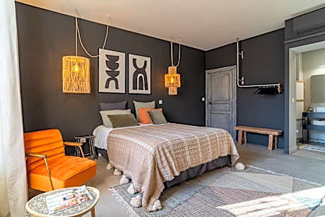 Deluxe Queen Suite