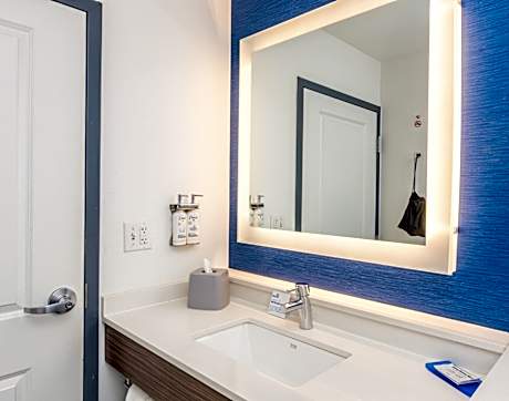 2 Queen Beds Standard Comm Accessible