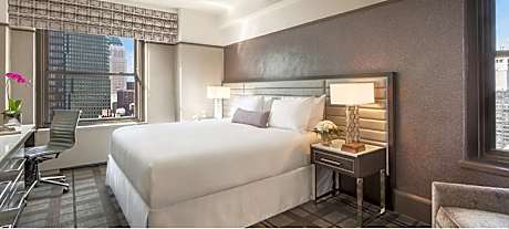 CLASSIC KING WITH BATHTUB & GRAB BARS