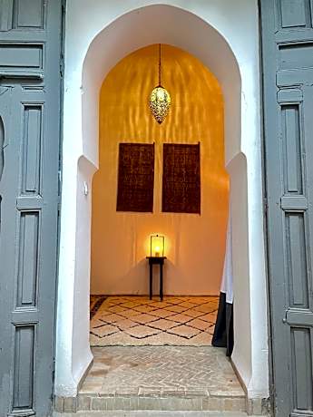 Deluxe Double Room (2 Adults + 1 Child)