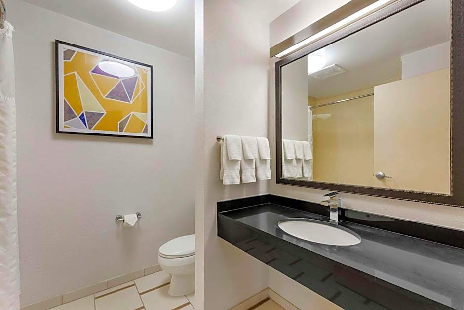 Comfort Inn & Suites Akron South