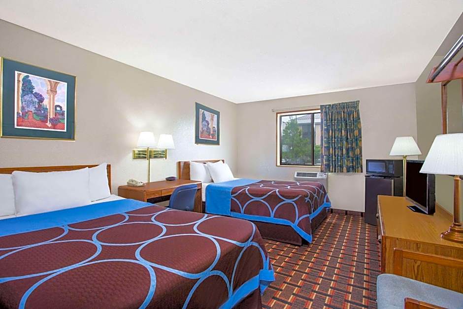 Super 8 by Wyndham Douglas