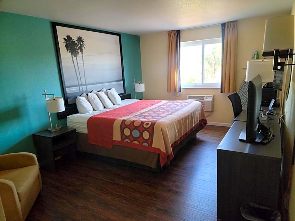 Super 8 by Wyndham Clearwater/St. Petersburg Airport