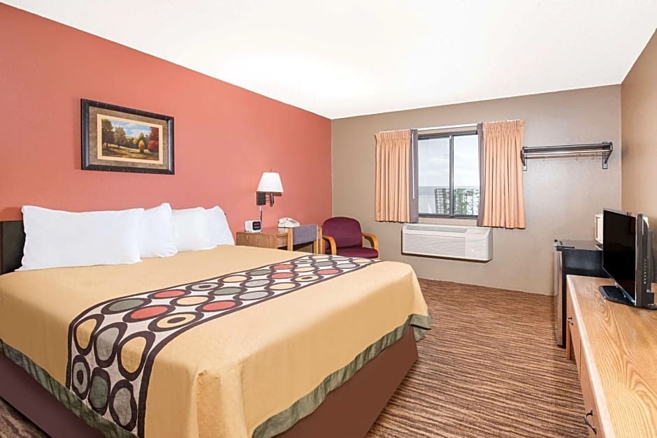 Super 8 by Wyndham Warroad