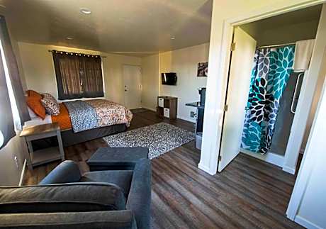Pacific City Inn