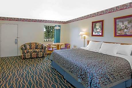 1 King Bed Suite Smoking