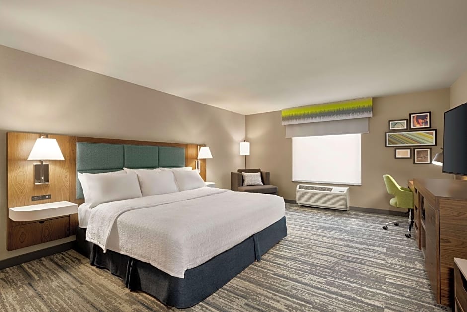 Photo 1 of 8 of Studio 1 King Bed, Hearing/Mobility Accessible, Bathtub