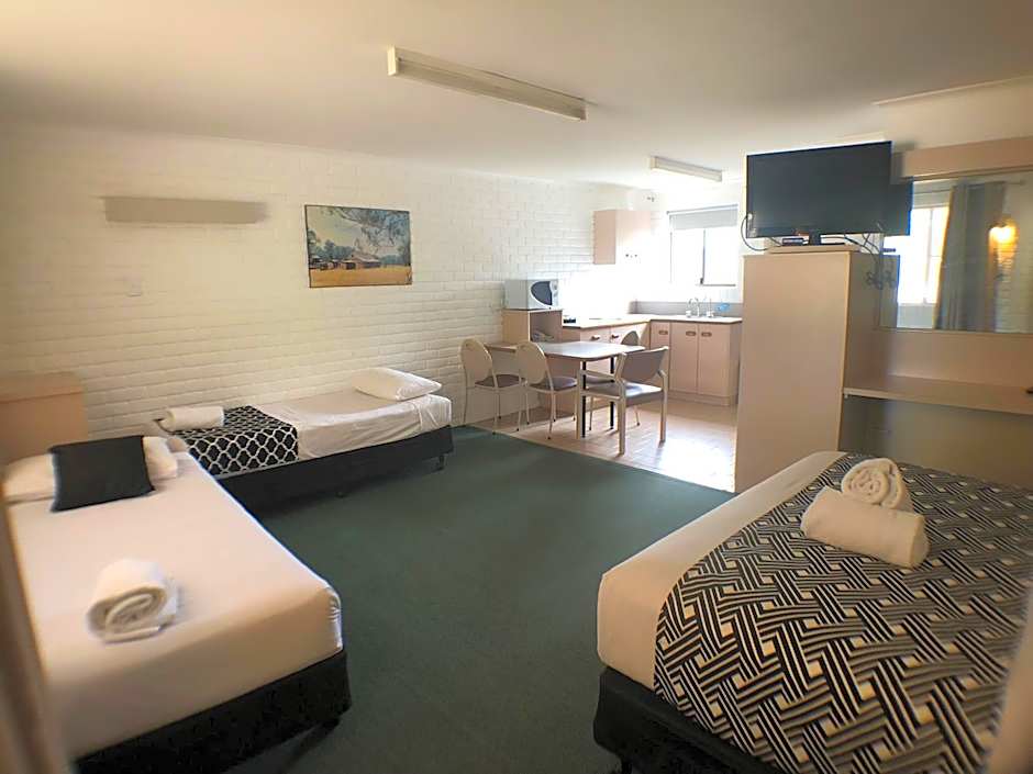 Jacaranda Place Motor Inn