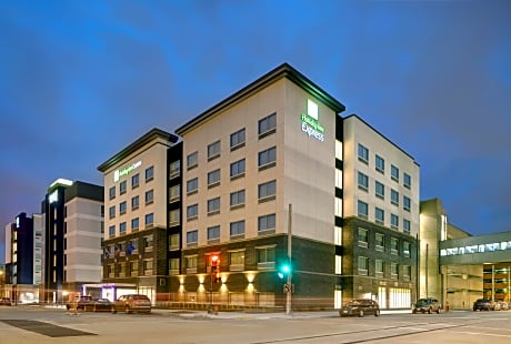 Holiday Inn Express  Milwaukee Downtown