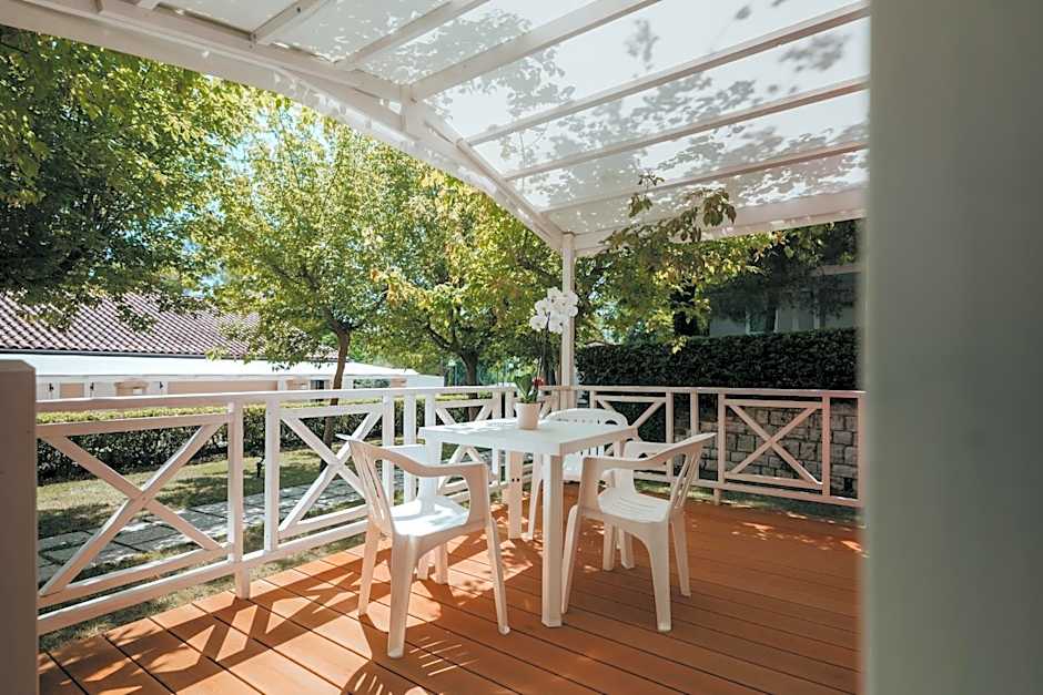 Green Garden Village con piscina, spiaggia riservata e parcheggio